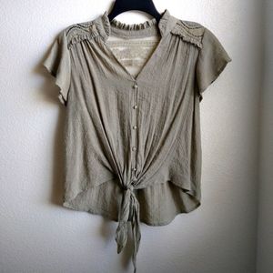 ✨ Light Green Lace Tied Top